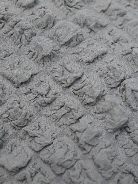 Чехол на прямой трехместный диван и два кресла с оборкой серый