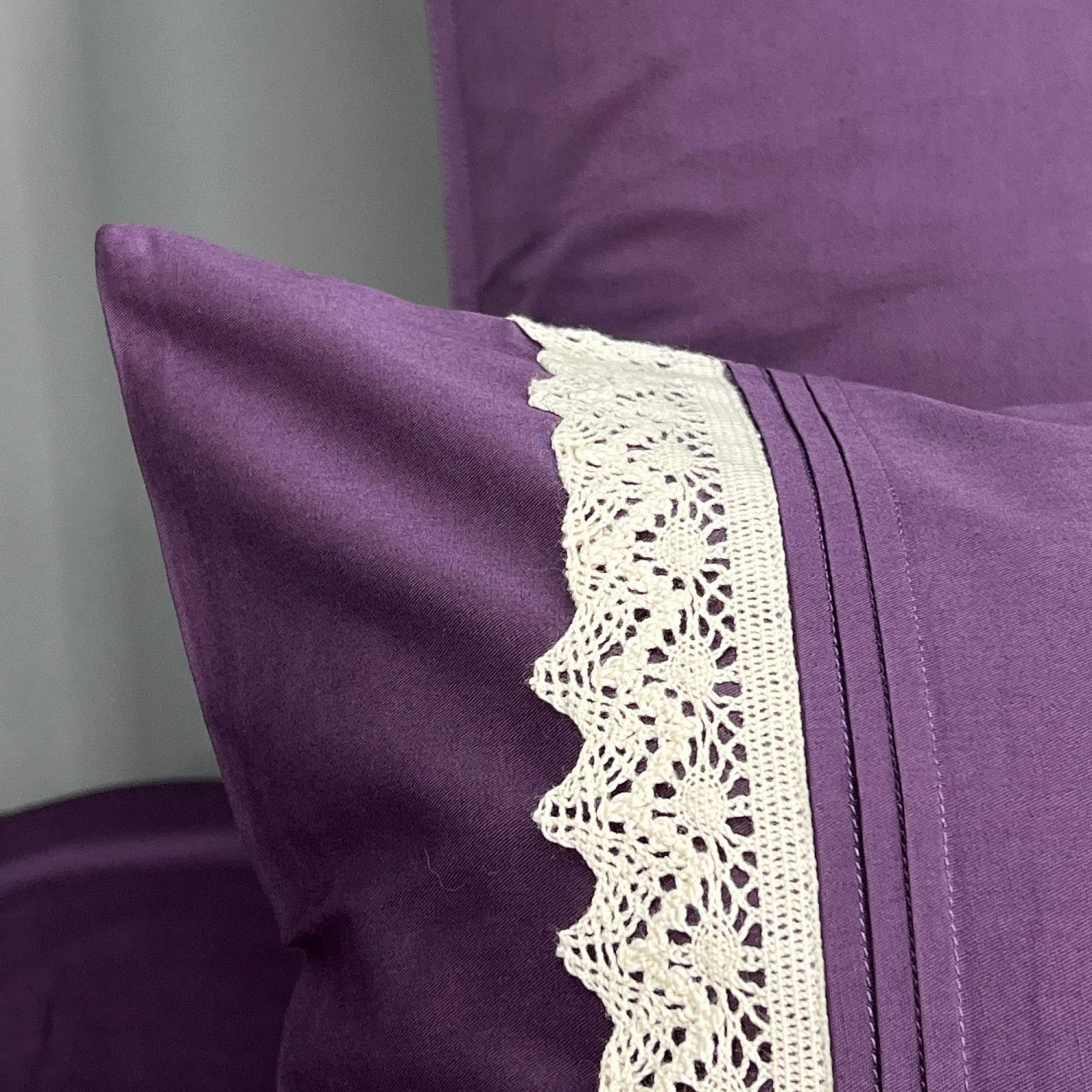 Комплект постельного белья Karteks "Сатин однотонный с кружевом" SOG-015, евро