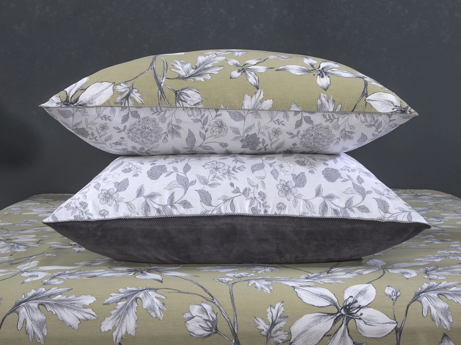 Комплект с одеялом KAZANOV.A “Мартина” графит олива платина (хлопок-велюр), евро