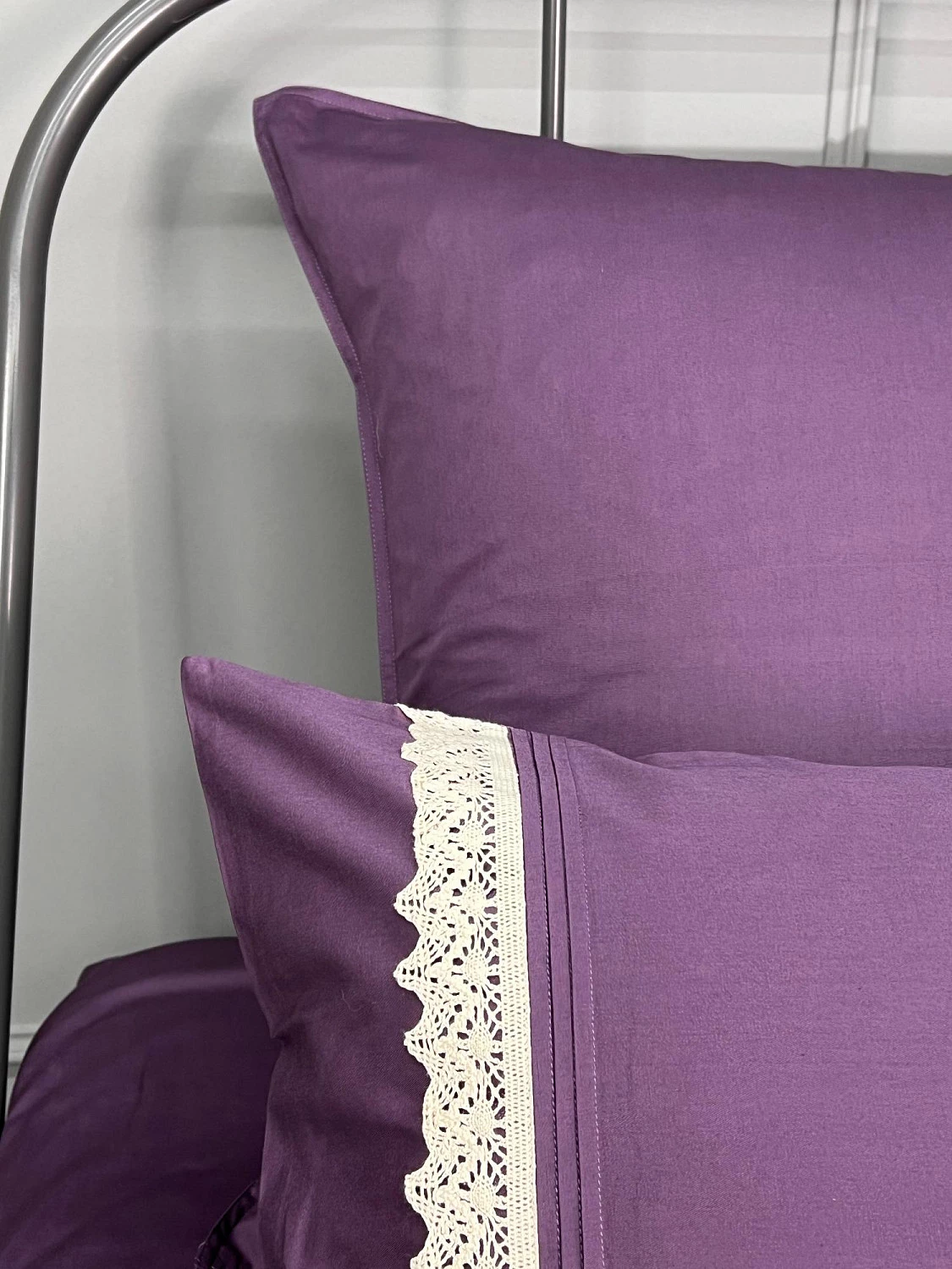 Комплект постельного белья Karteks "Сатин однотонный с кружевом" SOG-015, евро